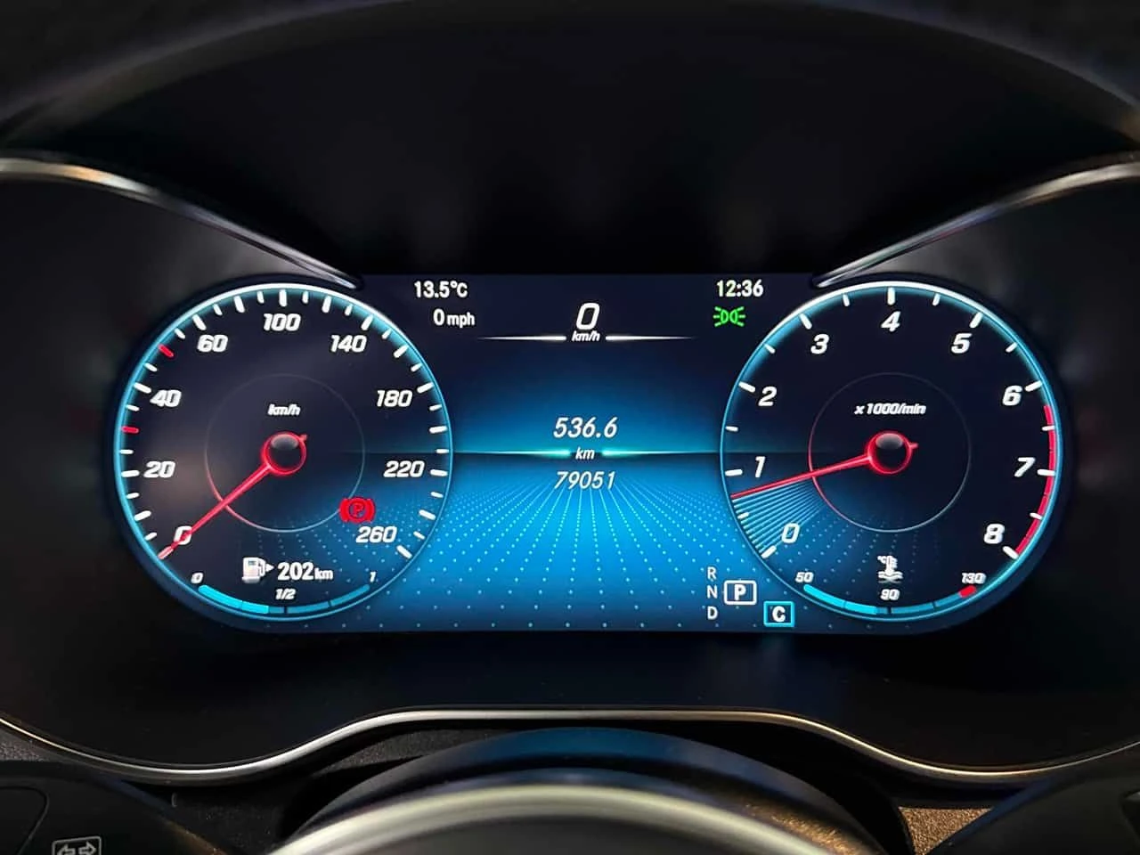 Mercedes-Benz GLC 300 4MATIC* DISTRONIC* 360КАМЕРИ* ПАНОРАМА* , снимка 8 - Автомобили и джипове - 54306852