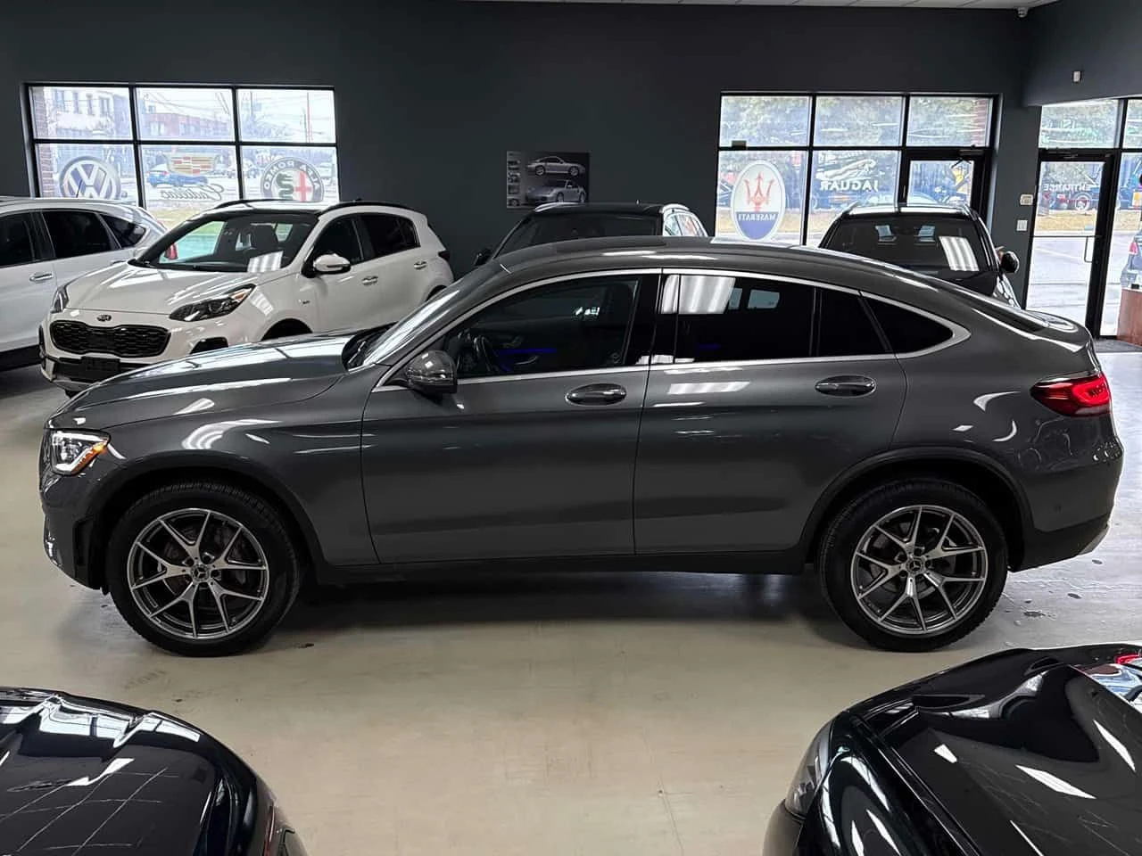 Mercedes-Benz GLC 300 4MATIC* DISTRONIC* 360КАМЕРИ* ПАНОРАМА* , снимка 2 - Автомобили и джипове - 54306852