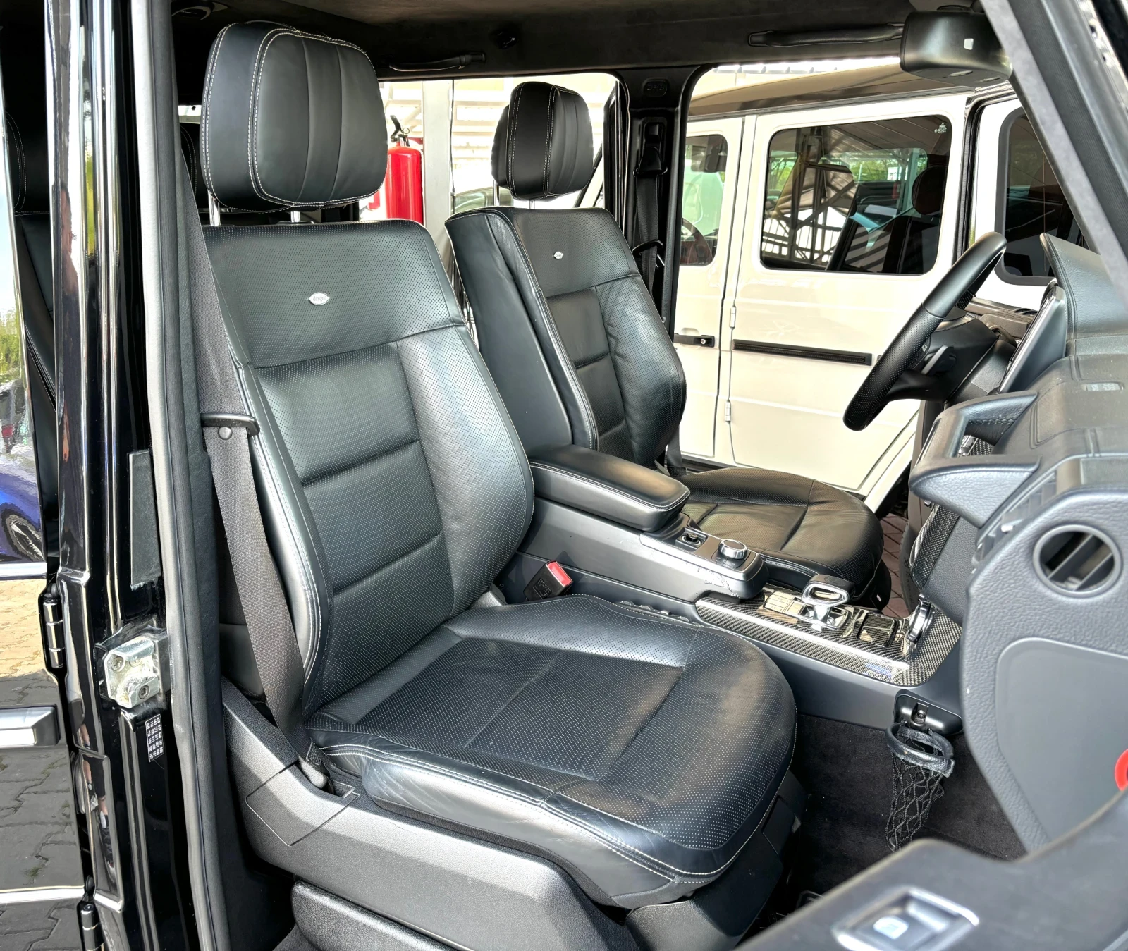 Mercedes-Benz G 63 AMG DESIGNO#ОБДУХВАНЕ#ALCANTARA#CARBON#ГЕРМАНИЯ, снимка 11 - Автомобили и джипове - 54706349