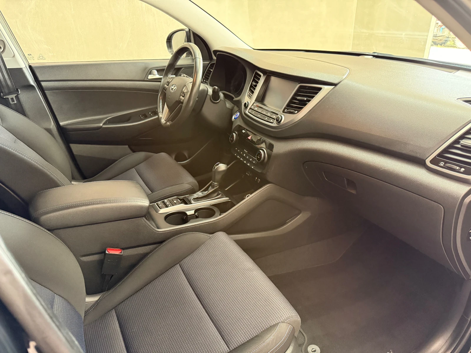 Hyundai Tucson 1.7CRDi Автоматик., снимка 9 - Автомобили и джипове - 54979135