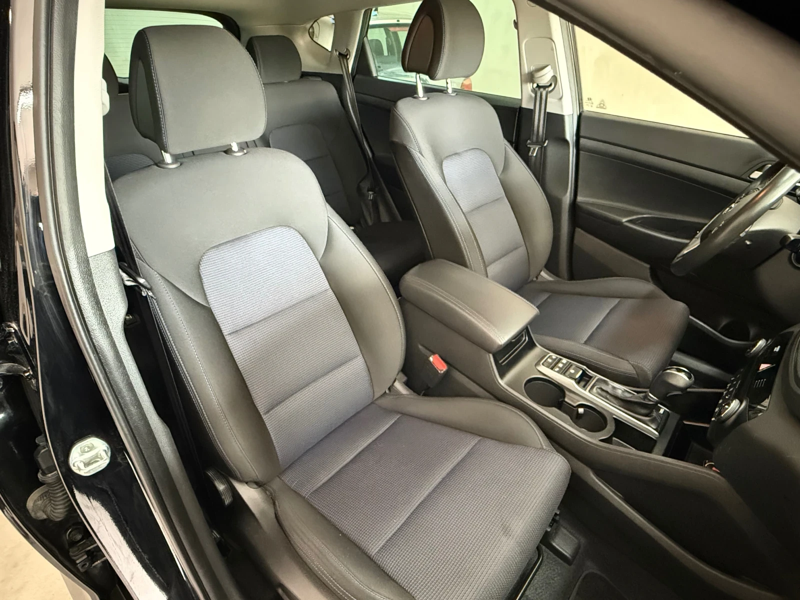Hyundai Tucson 1.7CRDi Автоматик., снимка 11 - Автомобили и джипове - 54979135