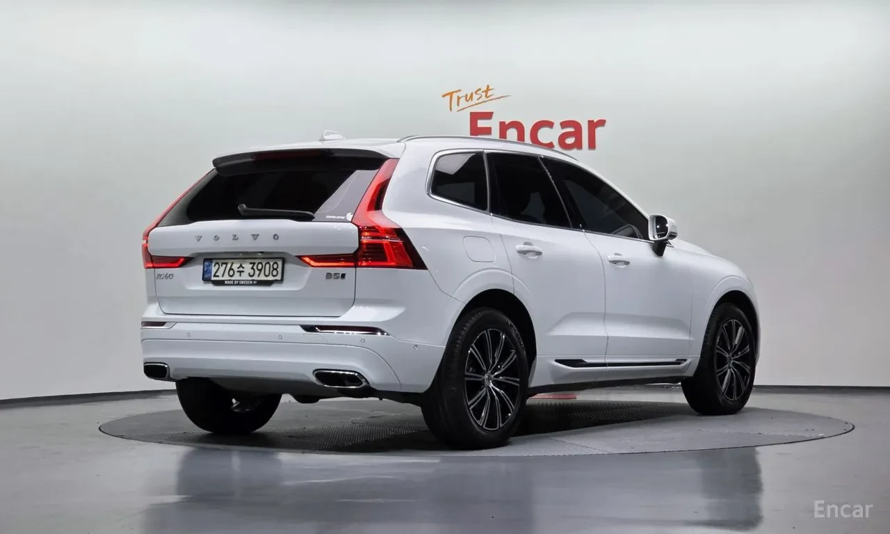 Volvo XC60 B5 INSCRIPTION | B&Wilkins | 360| HUD| БЕЗ ИНЦИДЕН, снимка 4 - Автомобили и джипове - 55727853