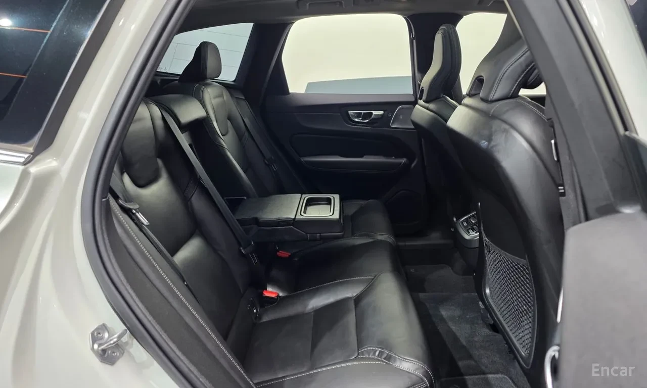 Volvo XC60 B5 INSCRIPTION | B&Wilkins | 360| HUD| БЕЗ ИНЦИДЕН, снимка 8 - Автомобили и джипове - 55727853
