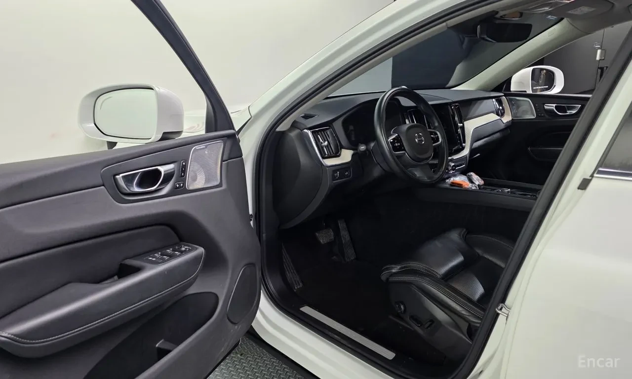 Volvo XC60 B5 INSCRIPTION | B&Wilkins | 360| HUD| БЕЗ ИНЦИДЕН, снимка 7 - Автомобили и джипове - 55727853