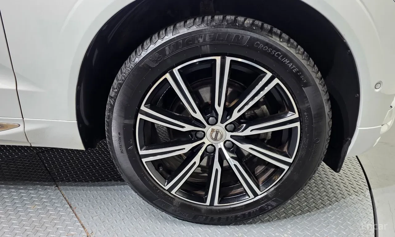 Volvo XC60 B5 INSCRIPTION | B&Wilkins | 360| HUD| БЕЗ ИНЦИДЕН, снимка 6 - Автомобили и джипове - 55727853
