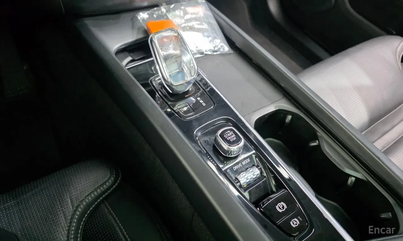 Volvo XC60 B5 INSCRIPTION | B&Wilkins | 360| HUD| БЕЗ ИНЦИДЕН, снимка 15 - Автомобили и джипове - 55727853
