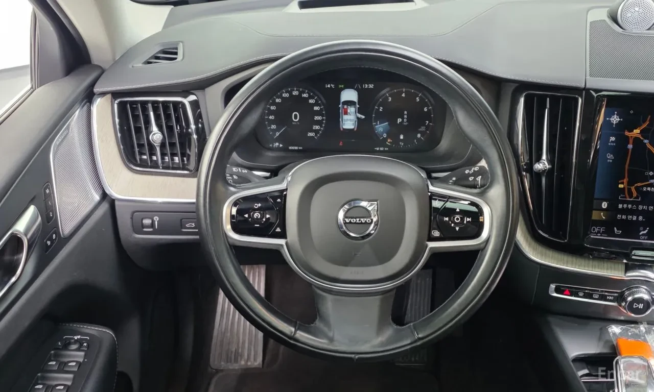 Volvo XC60 B5 INSCRIPTION | B&Wilkins | 360| HUD| БЕЗ ИНЦИДЕН, снимка 9 - Автомобили и джипове - 55727853