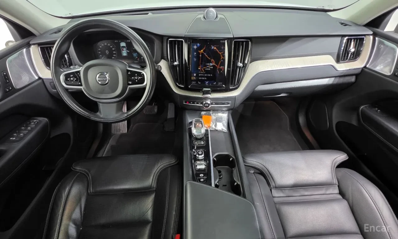 Volvo XC60 B5 INSCRIPTION | B&Wilkins | 360| HUD| БЕЗ ИНЦИДЕН, снимка 11 - Автомобили и джипове - 55727853