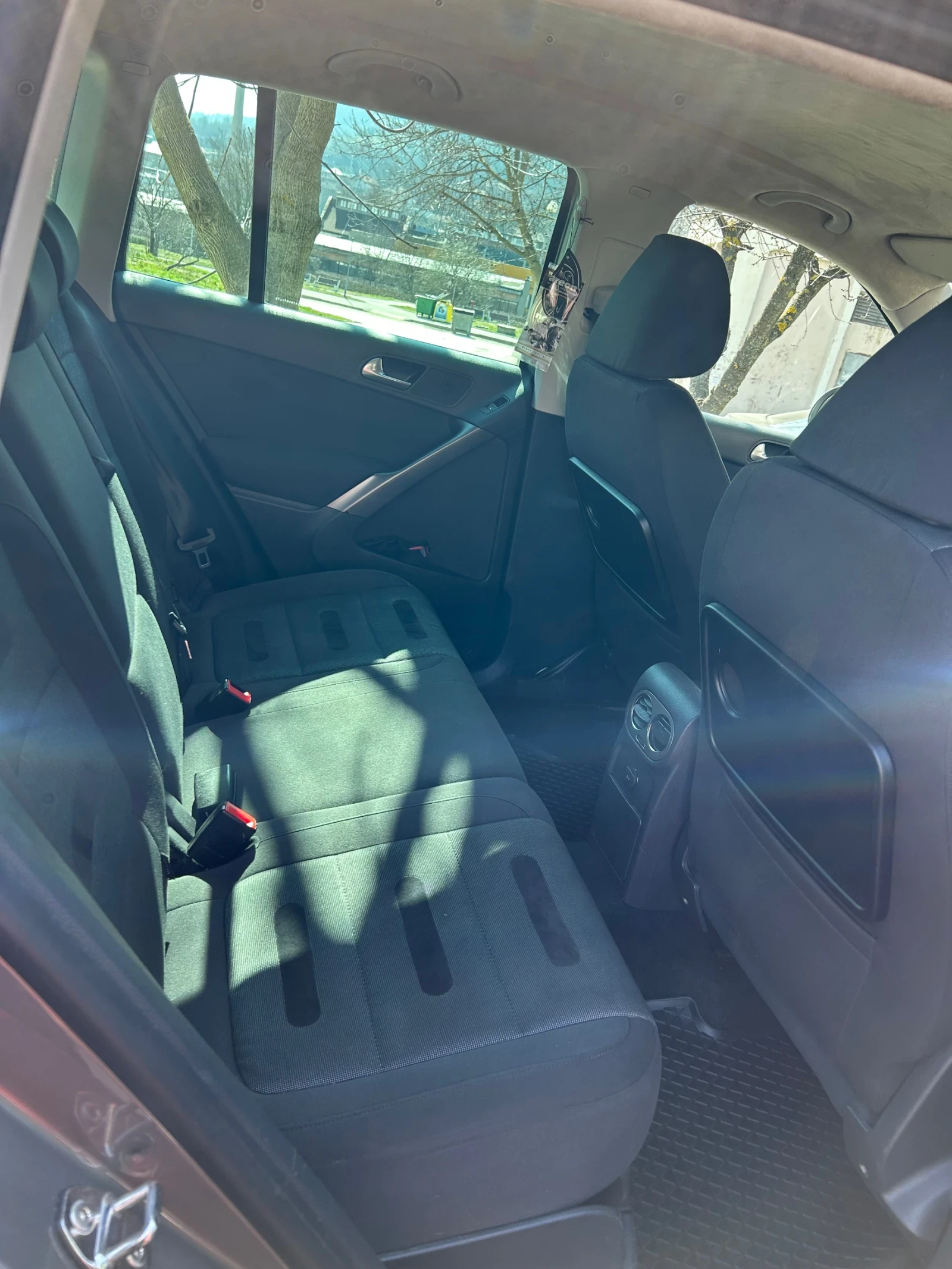 VW Tiguan 2.0 TDI 140 4X4, снимка 5 - Автомобили и джипове - 55807924