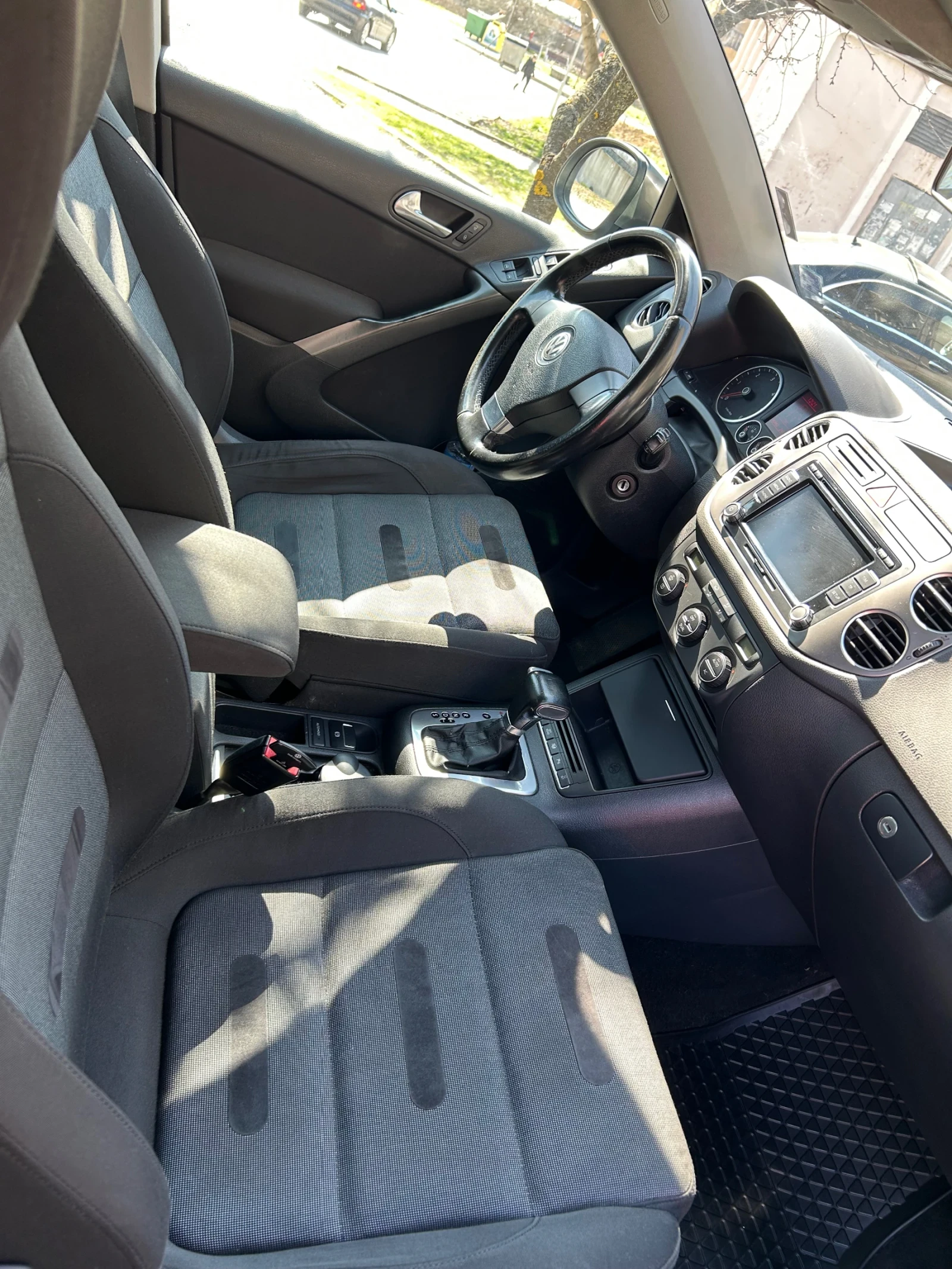 VW Tiguan 2.0 TDI 140 4X4, снимка 4 - Автомобили и джипове - 55807924