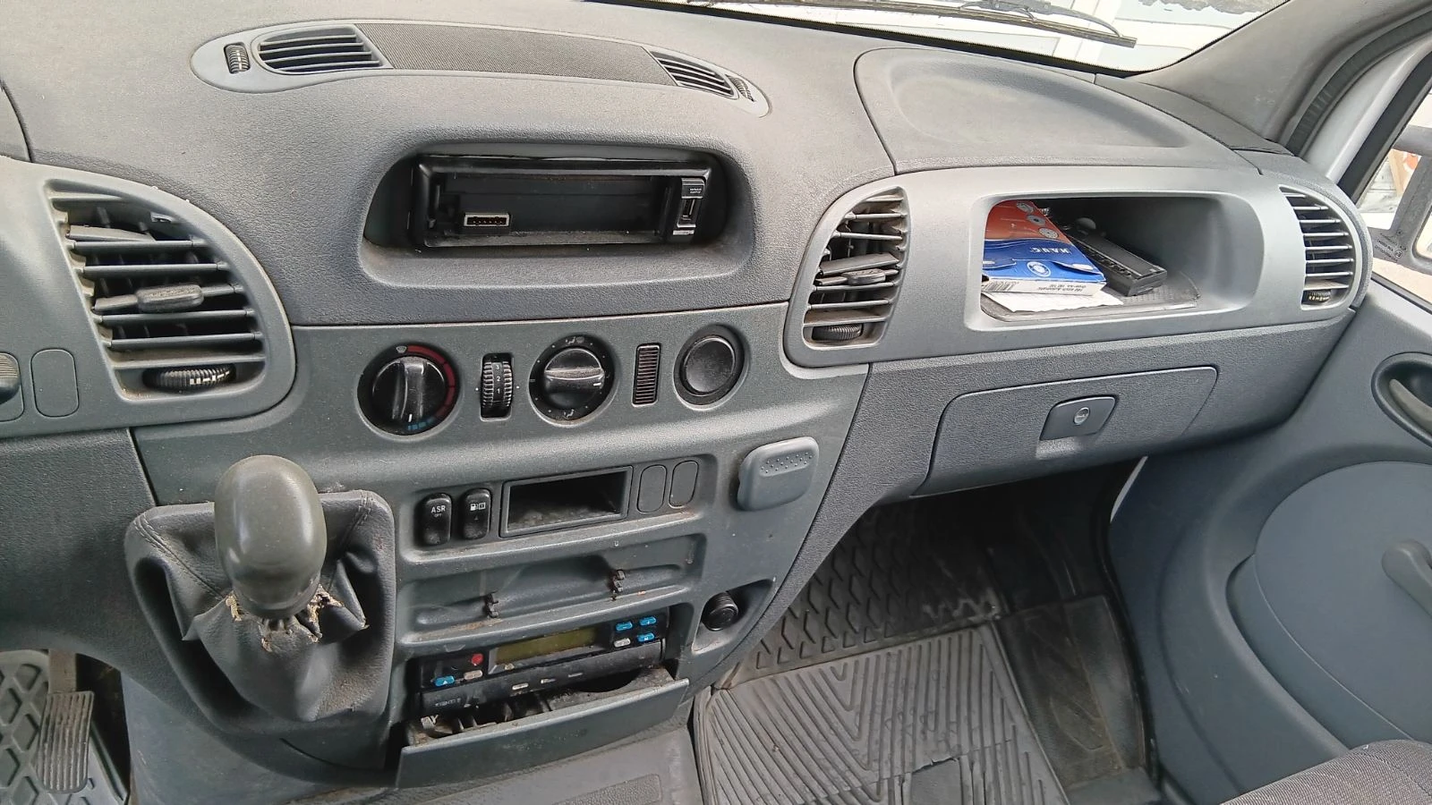 Mercedes-Benz Sprinter 411, снимка 8 - Бусове и автобуси - 54983019