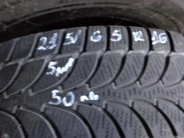 Гуми Зимни 215/65R16, снимка 1 - Гуми и джанти - 16329703