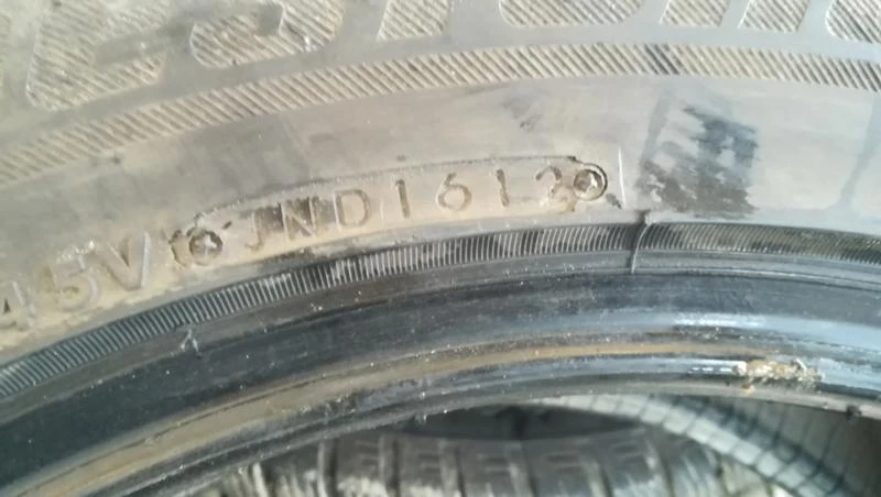 Гуми Зимни 235/50R18, снимка 10 - Гуми и джанти - 26777556