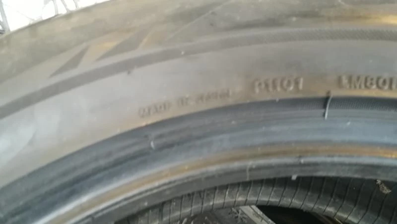 Гуми Зимни 235/50R18, снимка 9 - Гуми и джанти - 26777556