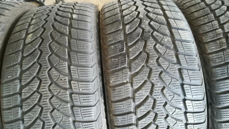 Гуми Зимни 235/50R18, снимка 4 - Гуми и джанти - 26777556