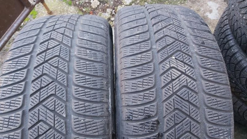 Гуми Зимни 255/50R19, снимка 1 - Гуми и джанти - 27520896