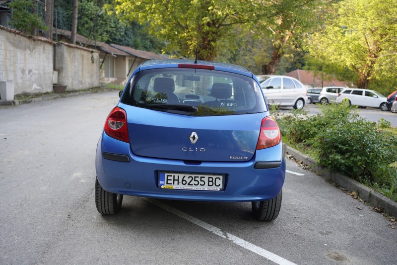 Renault Clio 1.4i 16V , снимка 5 - Автомобили и джипове - 46248469