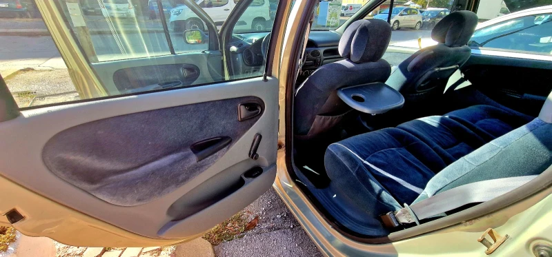 Renault Scenic, снимка 6 - Автомобили и джипове - 47296014