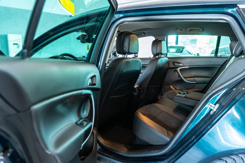 Opel Insignia, снимка 10 - Автомобили и джипове - 51505621