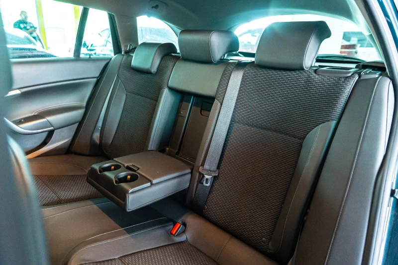 Opel Insignia, снимка 9 - Автомобили и джипове - 51505621