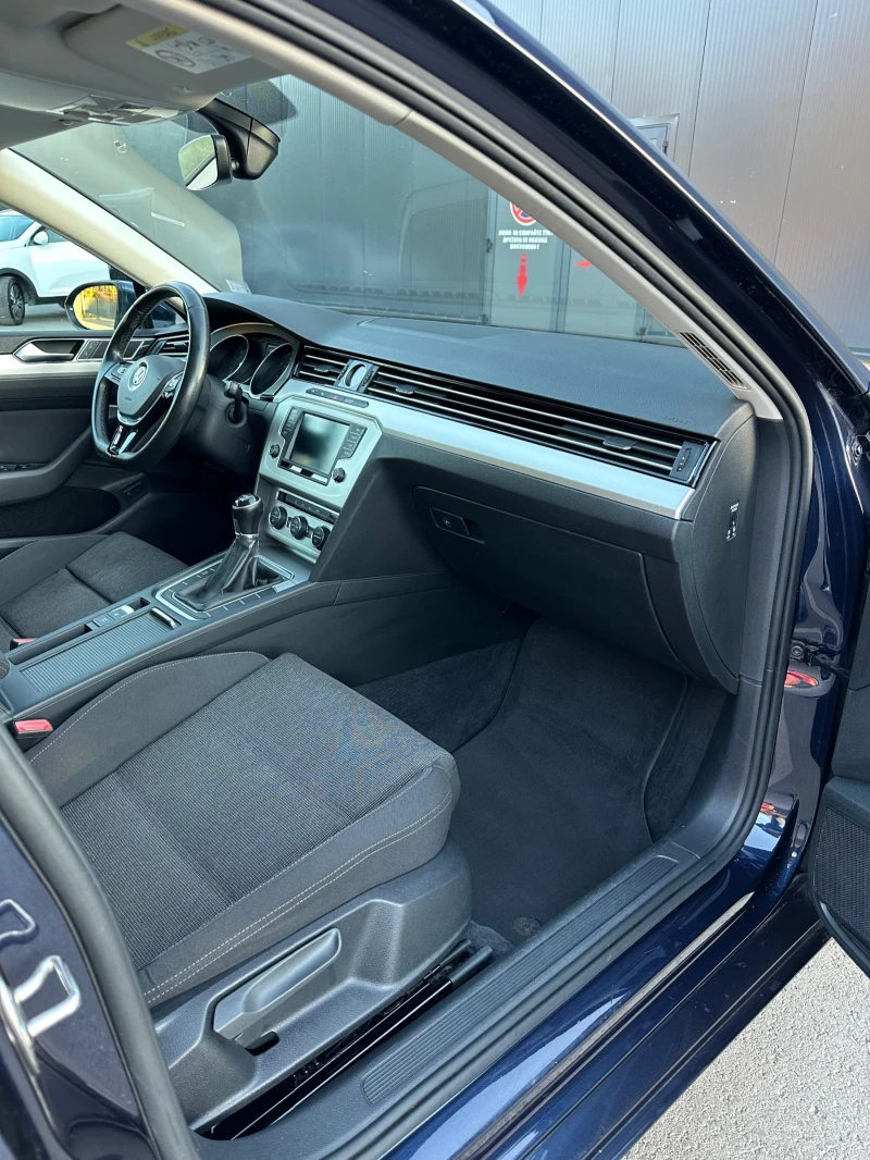 VW Passat 2.0TDI BLUEMOTION, снимка 9 - Автомобили и джипове - 52598586