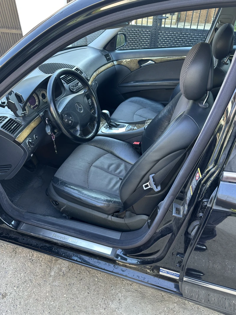 Mercedes-Benz E 220, снимка 7 - Автомобили и джипове - 52473886