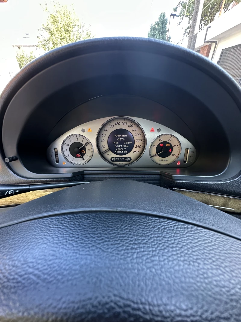 Mercedes-Benz E 220, снимка 6 - Автомобили и джипове - 52473886