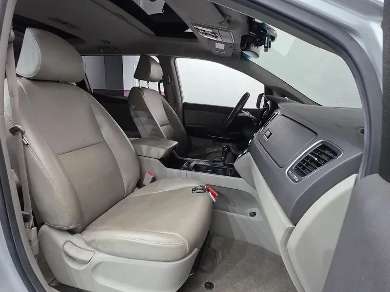 Kia Carnival, снимка 10 - Автомобили и джипове - 56727339