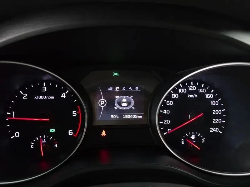 Kia Carnival, снимка 8 - Автомобили и джипове - 56727339