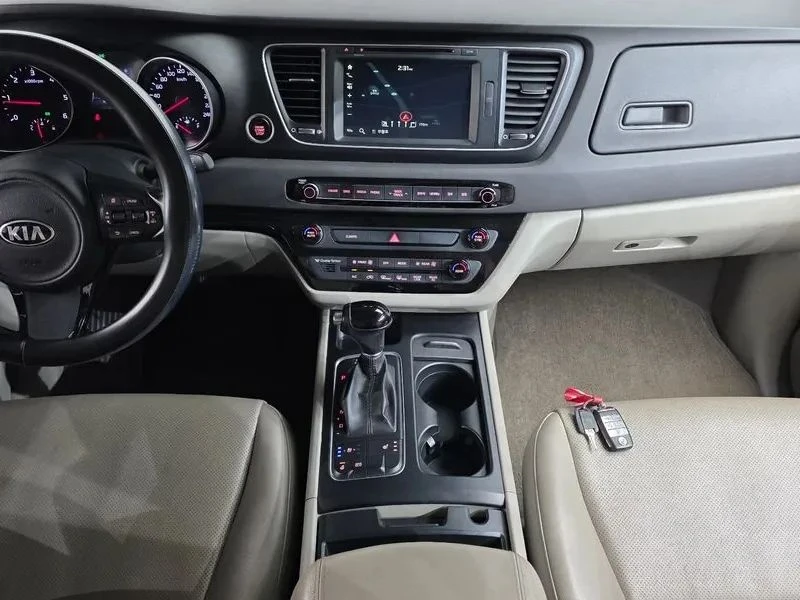 Kia Carnival, снимка 7 - Автомобили и джипове - 56727339
