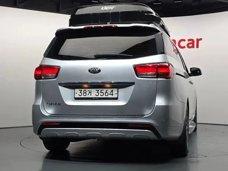Kia Carnival, снимка 4 - Автомобили и джипове - 56727339