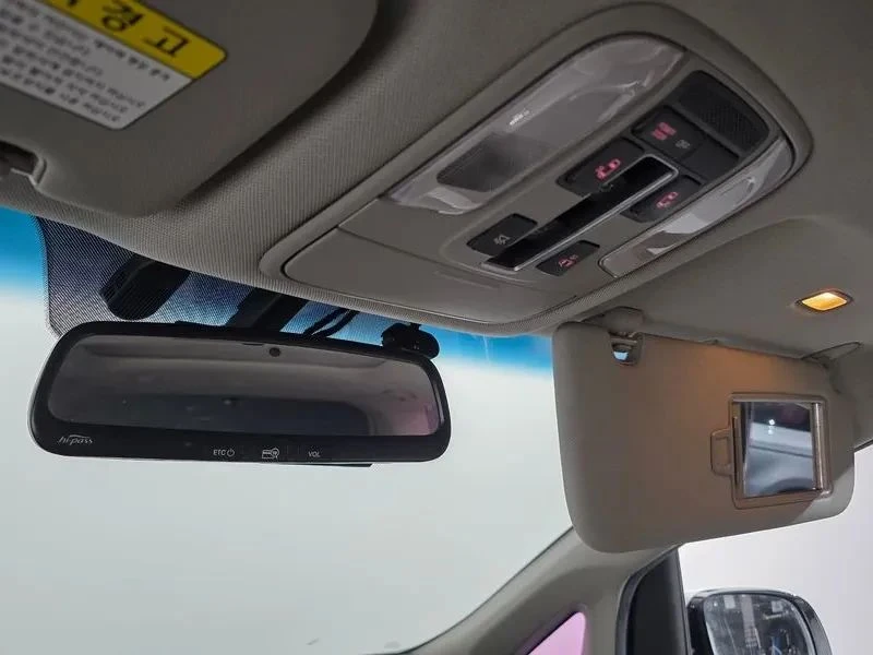 Kia Carnival, снимка 16 - Автомобили и джипове - 56727339