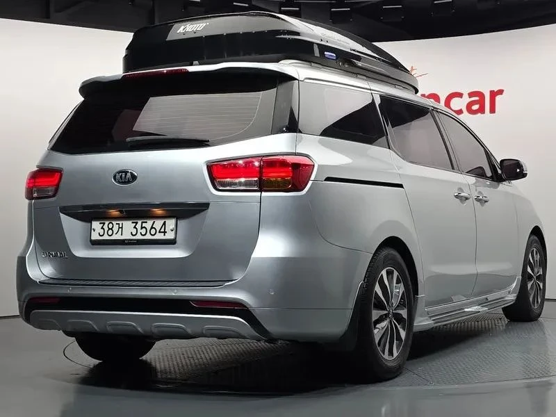 Kia Carnival, снимка 2 - Автомобили и джипове - 56727339
