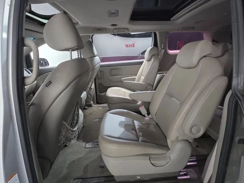 Kia Carnival, снимка 17 - Автомобили и джипове - 56727339