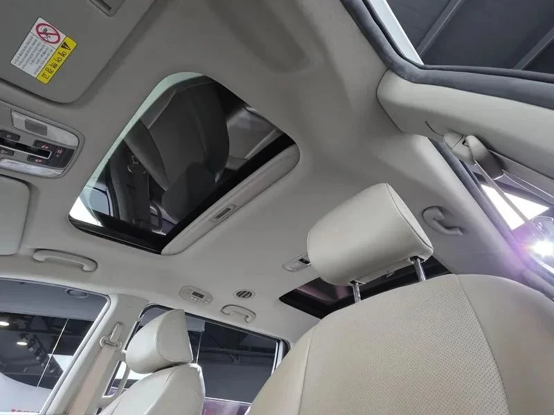Kia Carnival, снимка 12 - Автомобили и джипове - 56727339