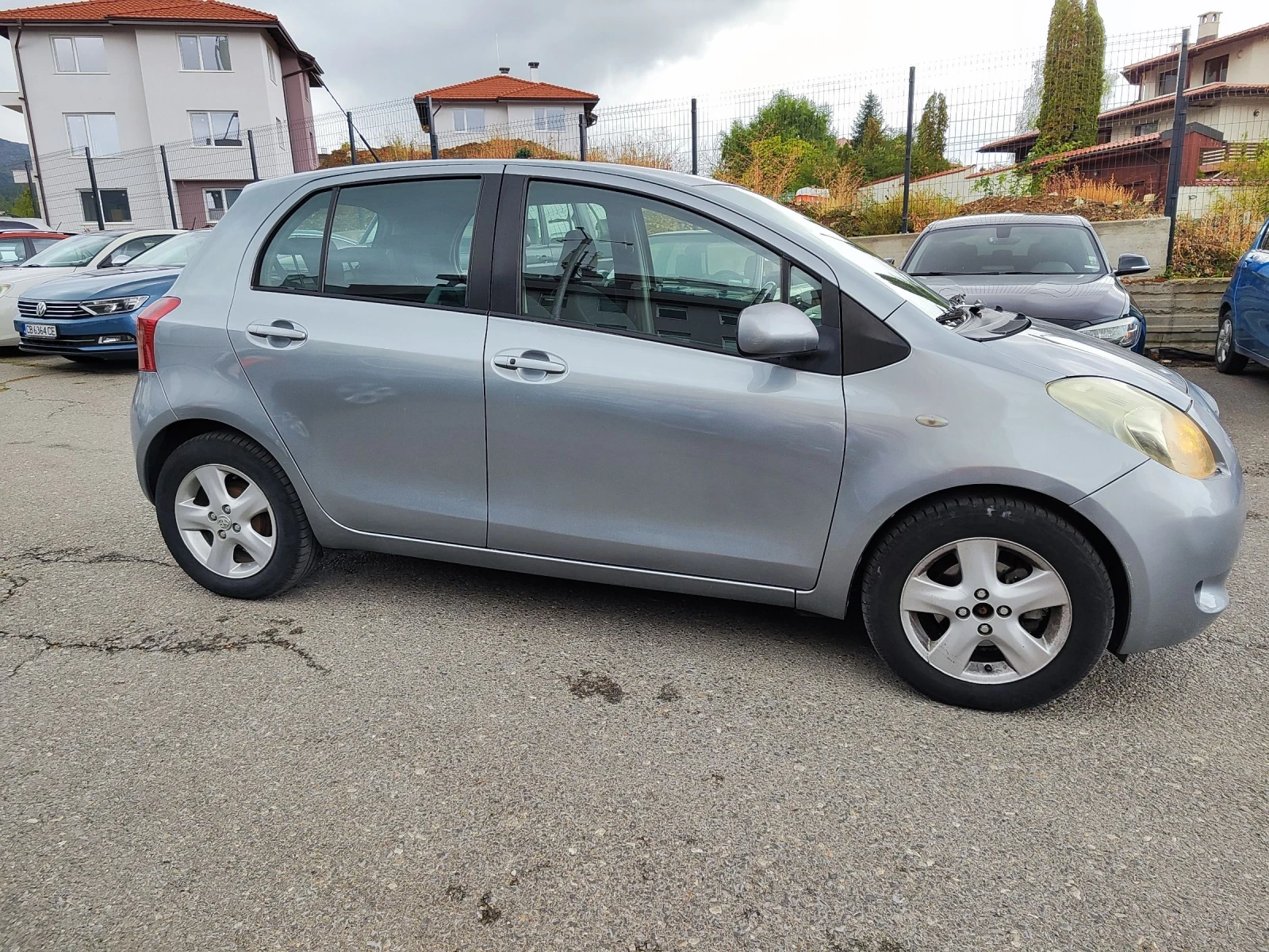 Toyota Yaris 1.0 VVT-I  - изображение 3