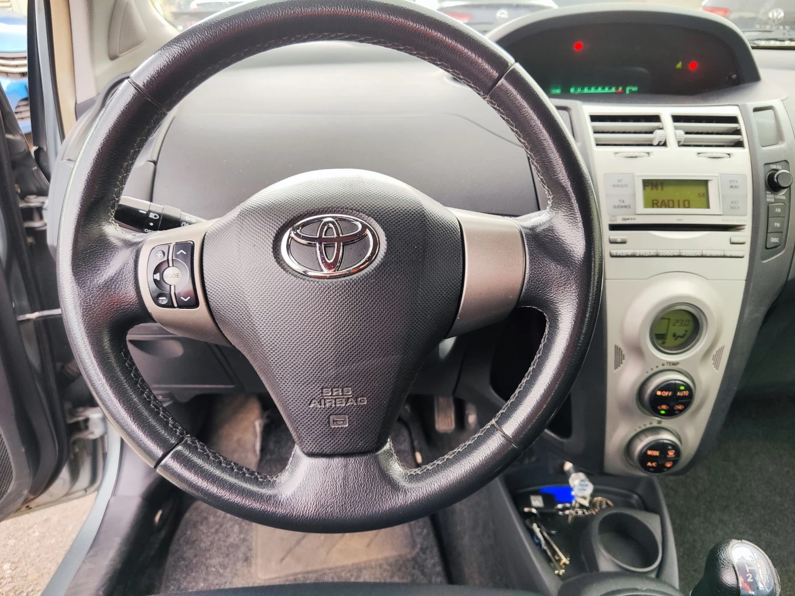 Toyota Yaris 1.0 VVT-I  - изображение 9