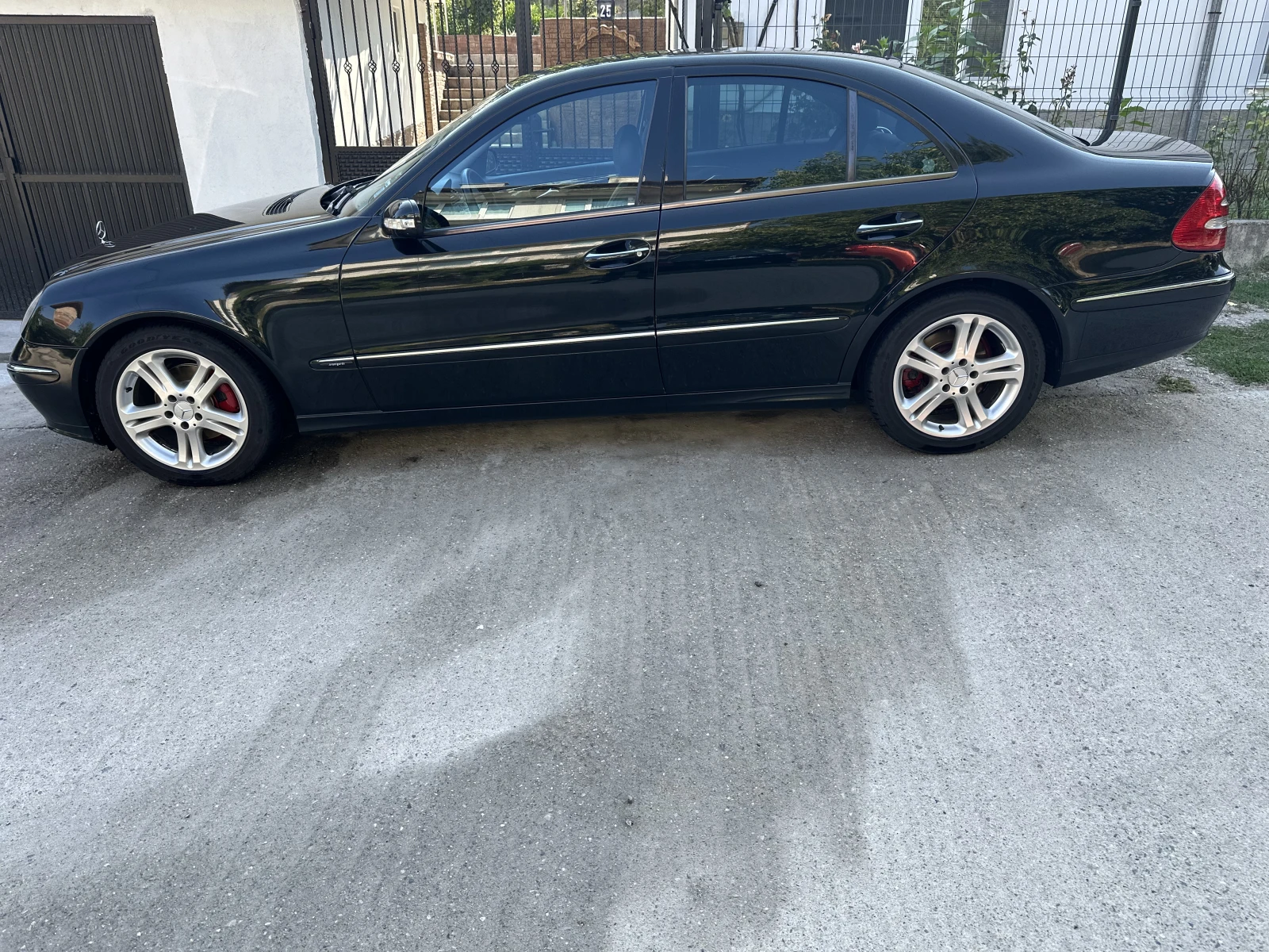 Mercedes-Benz E 220  - изображение 2