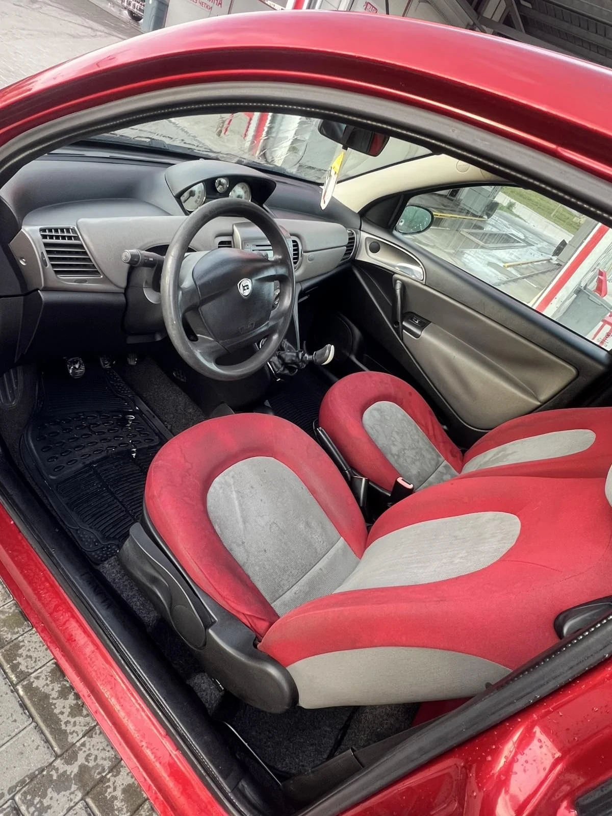 Lancia Ypsilon 1.2 - изображение 6