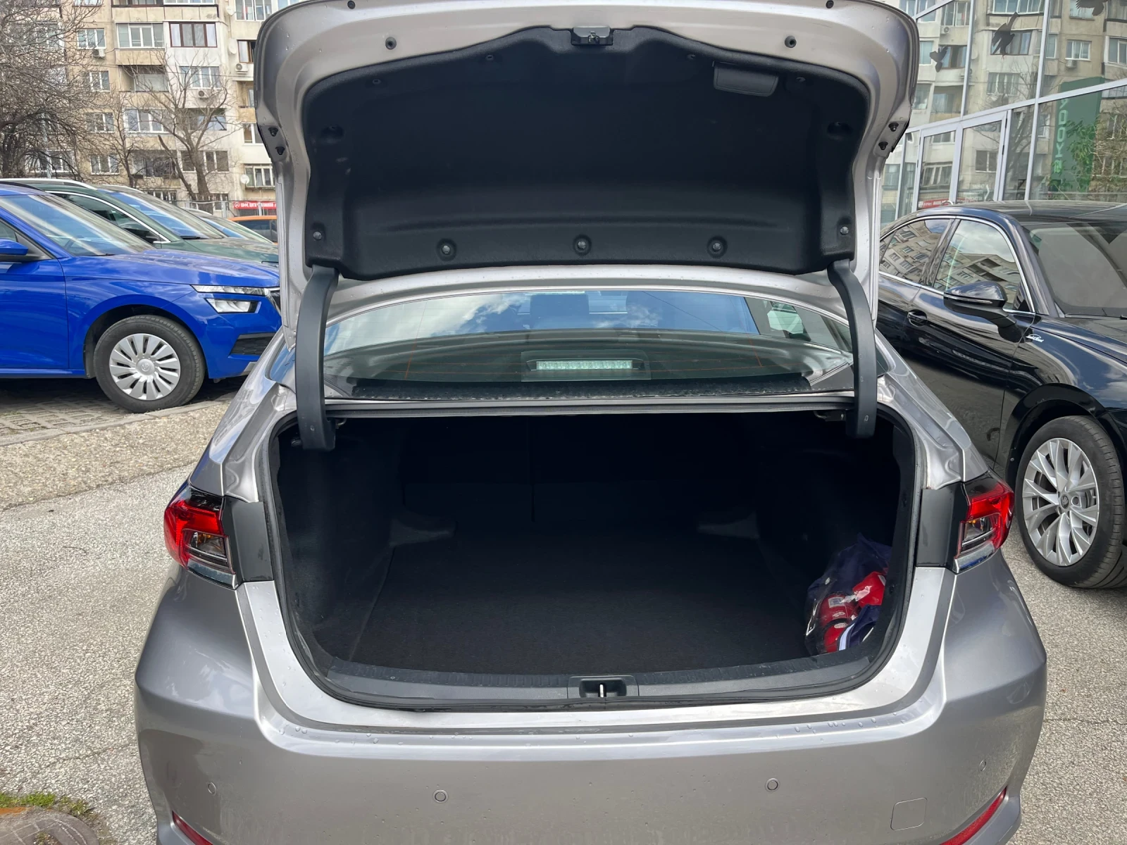 Toyota Corolla 1.6 I, снимка 9 - Автомобили и джипове - 53983895