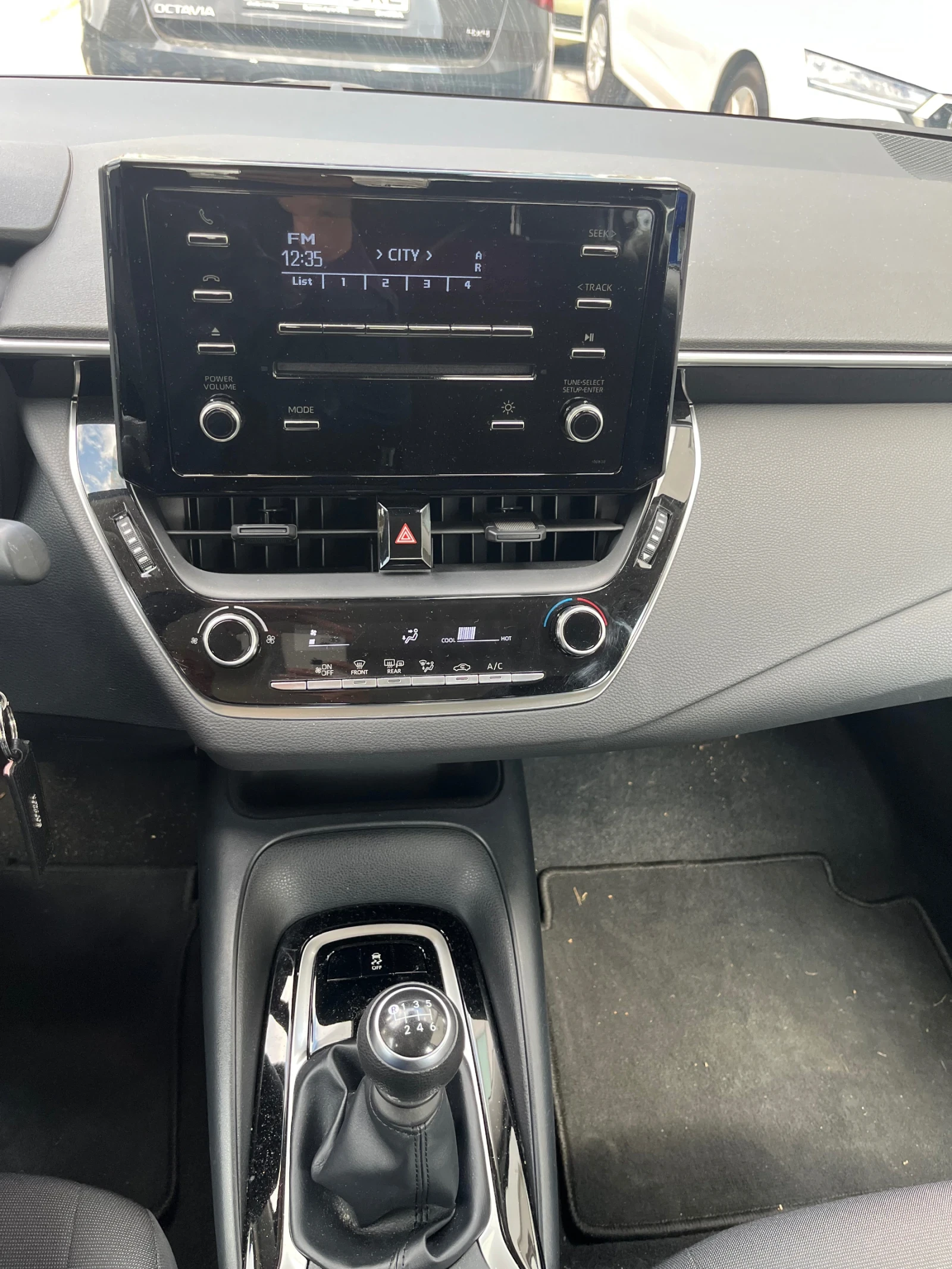 Toyota Corolla 1.6 I, снимка 11 - Автомобили и джипове - 53983895