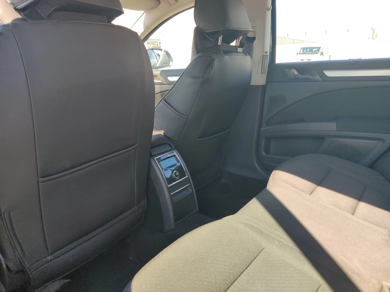 Skoda Superb 2.OTDI, 170HP, 4X4, 6DSG, снимка 6 - Автомобили и джипове - 54258607