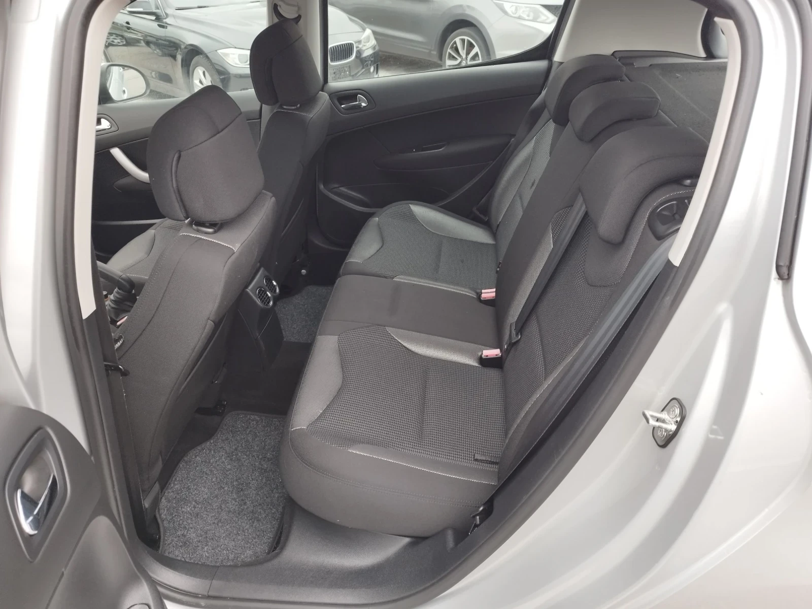 Peugeot 308 1.6HDI АВТОМАТ, снимка 10 - Автомобили и джипове - 54598656