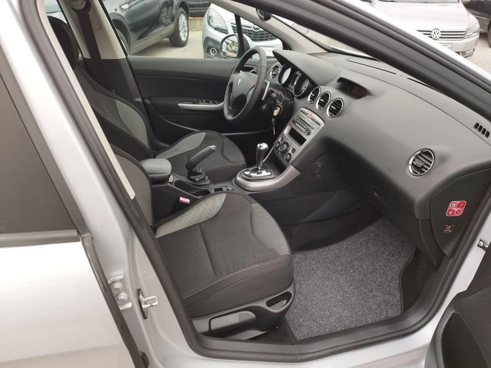 Peugeot 308 1.6HDI АВТОМАТ, снимка 12 - Автомобили и джипове - 54598656
