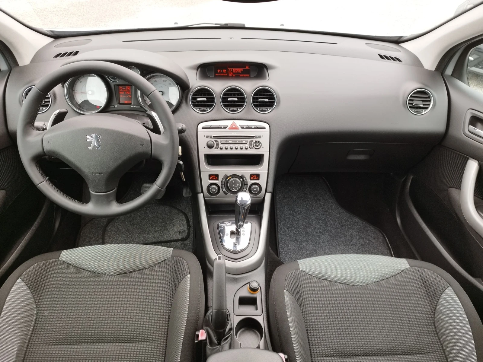 Peugeot 308 1.6HDI АВТОМАТ, снимка 11 - Автомобили и джипове - 54598656