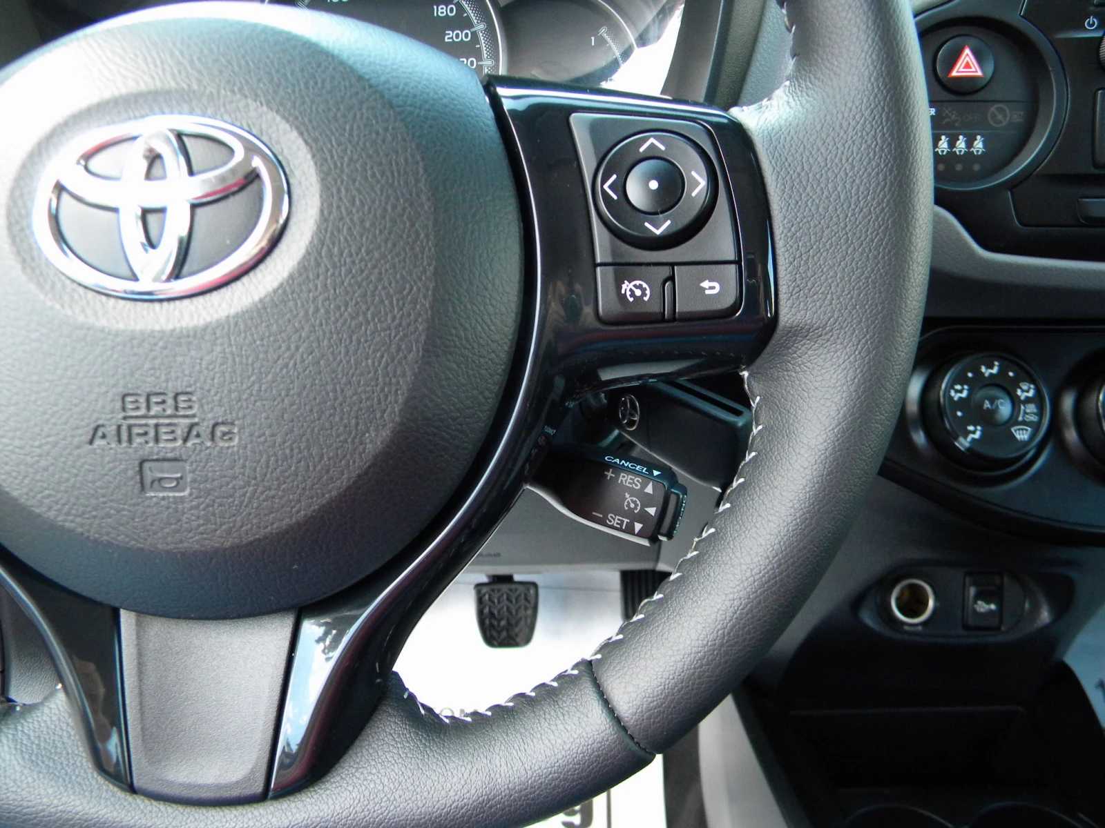 Toyota Yaris EURO6B* FACE LIFT* 178000km* ���� ����* EURO6B | Mobile.bg � ����������� 16