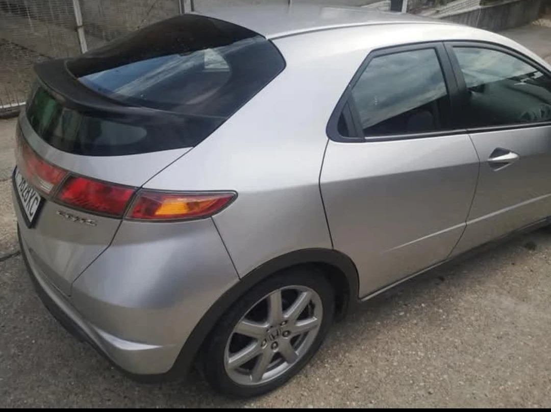 Honda Civic 8 генер., снимка 5 - Автомобили и джипове - 54711978