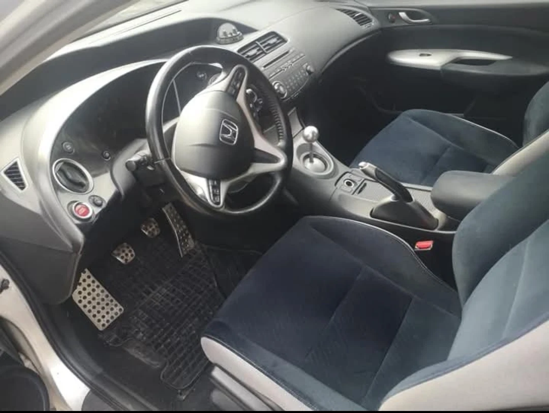 Honda Civic 8 генер., снимка 7 - Автомобили и джипове - 54711978