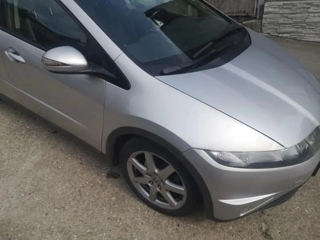 Honda Civic 8 генер., снимка 6 - Автомобили и джипове - 54711978
