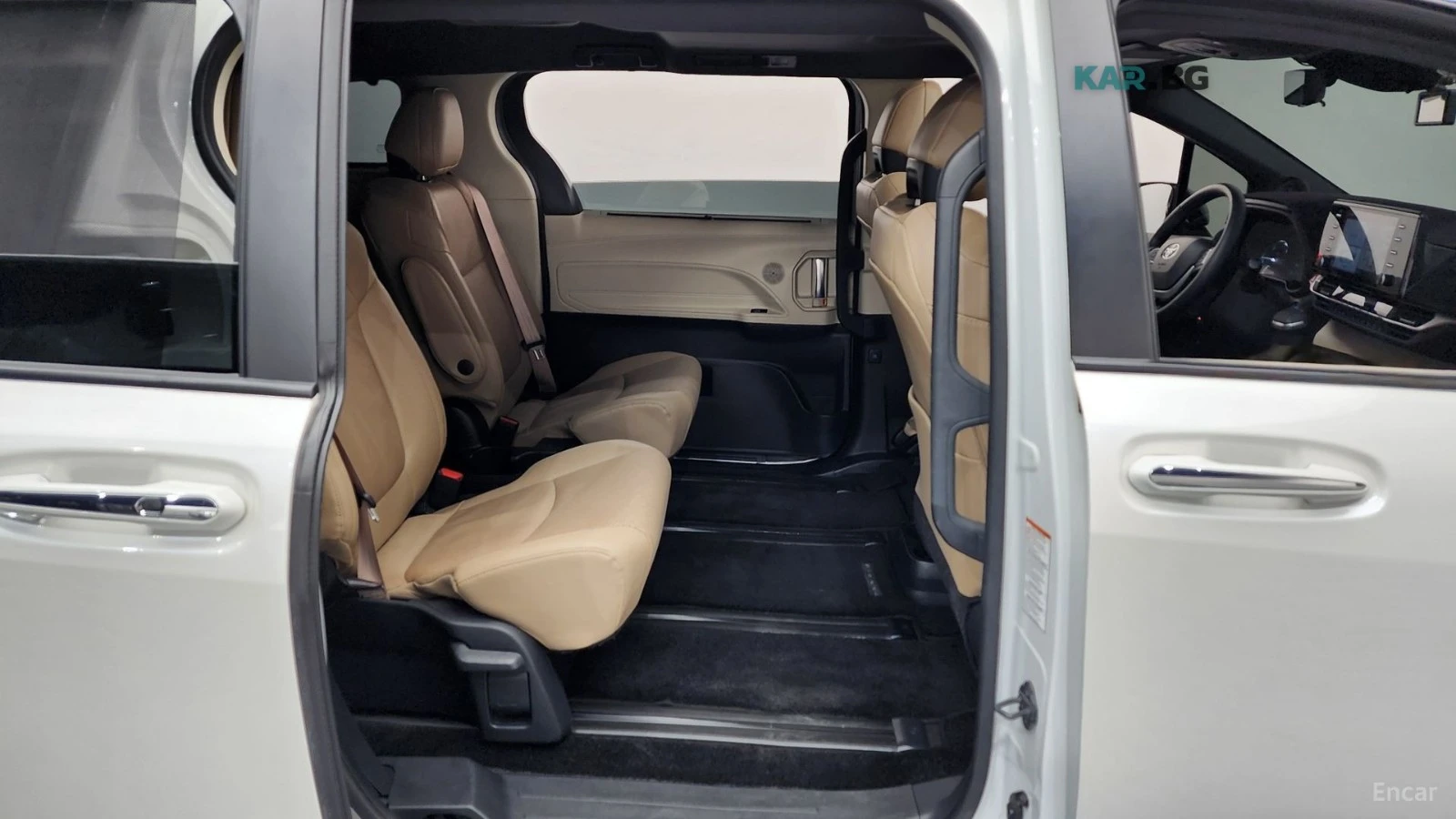 Toyota Sienna 2.5 HYBRID/360/ПОДГРЕВ/ОБДУХВАНЕ, снимка 16 - Автомобили и джипове - 54902520